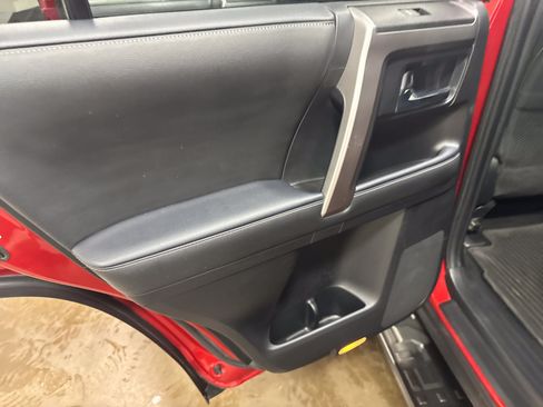 Used 2021 Toyota 4Runner SR5 AWD/4WD image 31