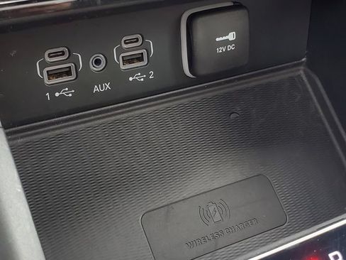 Used 2024 Jeep Grand Cherokee Limited w/ Luxury Tech Group II AWD/4WD image 25