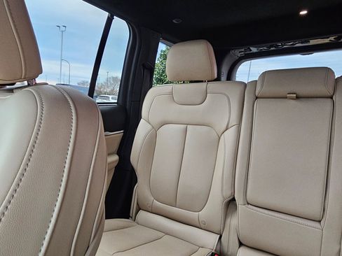 Used 2024 Jeep Grand Cherokee Limited w/ Luxury Tech Group II image 25