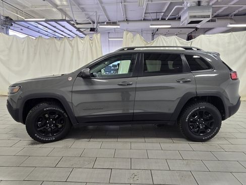 Used 2019 Jeep Cherokee Trailhawk w/ Cold Weather Group image 11