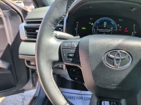 Used 2025 Toyota Camry SE FWD image 16