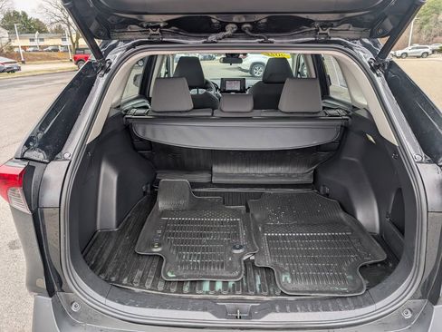 Used 2022 Toyota RAV4 XLE w/ Convenience Package image 13