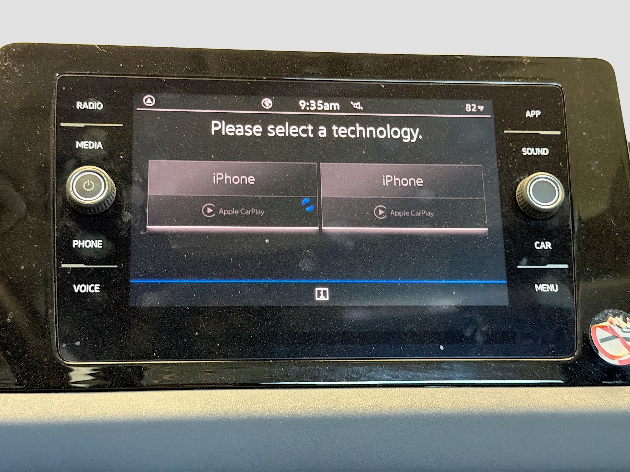 Used 2025 Volkswagen Jetta SE FWD image 9