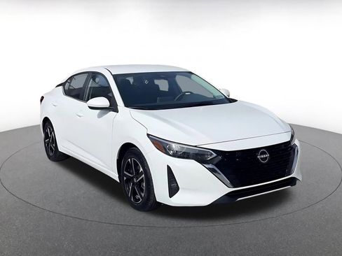 Used 2025 Nissan Sentra SV image 3