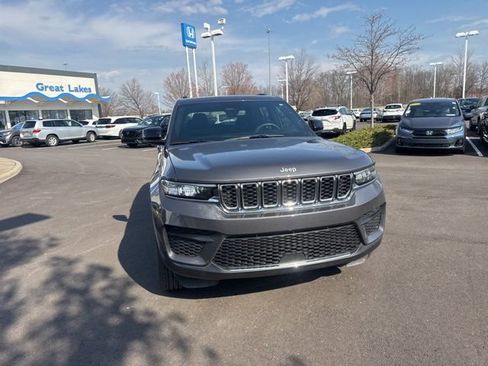 Used 2024 Jeep Grand Cherokee Laredo X w/ Luxury Tech Group I image 4