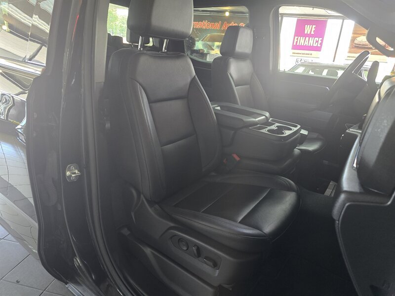 Used 2025 GMC Sierra 1500 SLT AWD/4WD image 19