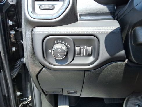 Used 2023 RAM 2500 Limited AWD/4WD image 42