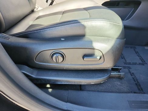 Certified 2023 GMC Terrain SLT image 20