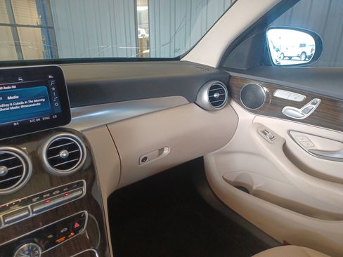 Used 2020 Mercedes-Benz C 300 Sedan image 19