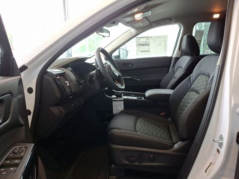 New 2025 Nissan Pathfinder SV image 7