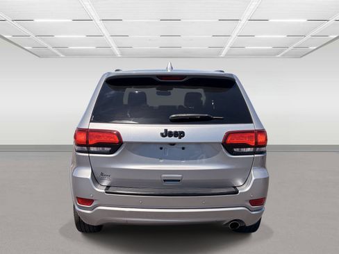 Used 2018 Jeep Grand Cherokee Altitude RWD image 4
