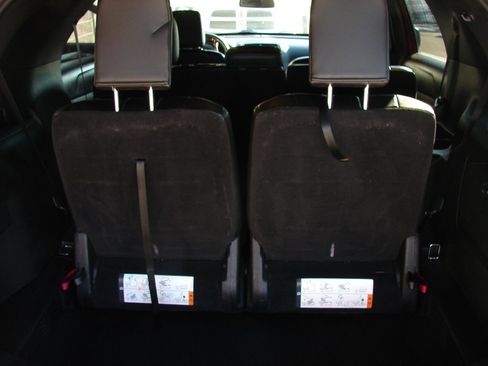 Used 2018 Ford Explorer XLT w/ Equipment Group 202A image 11