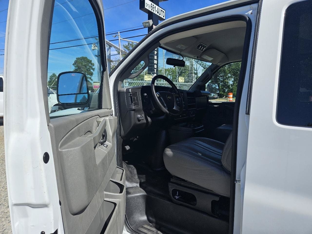 Used 2019 Chevrolet Express 3500 LS RWD image 9