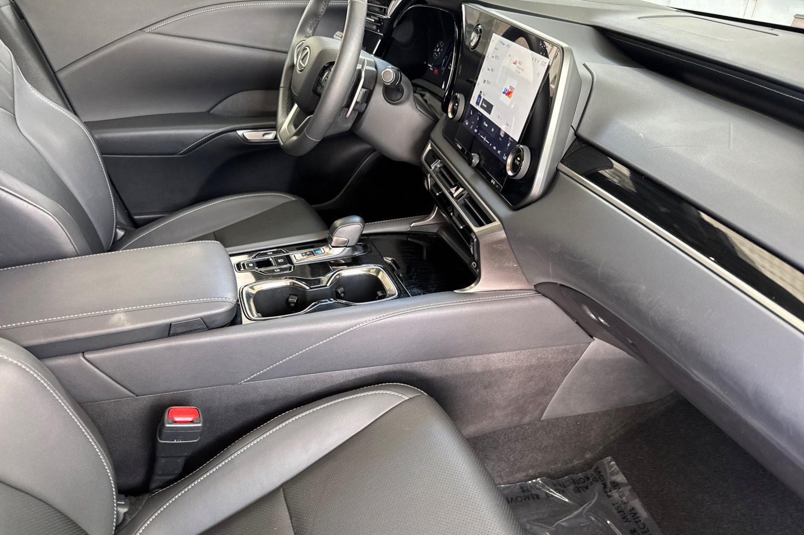 Certified 2025 Lexus RX 350 FWD w/ Technology Package image 20