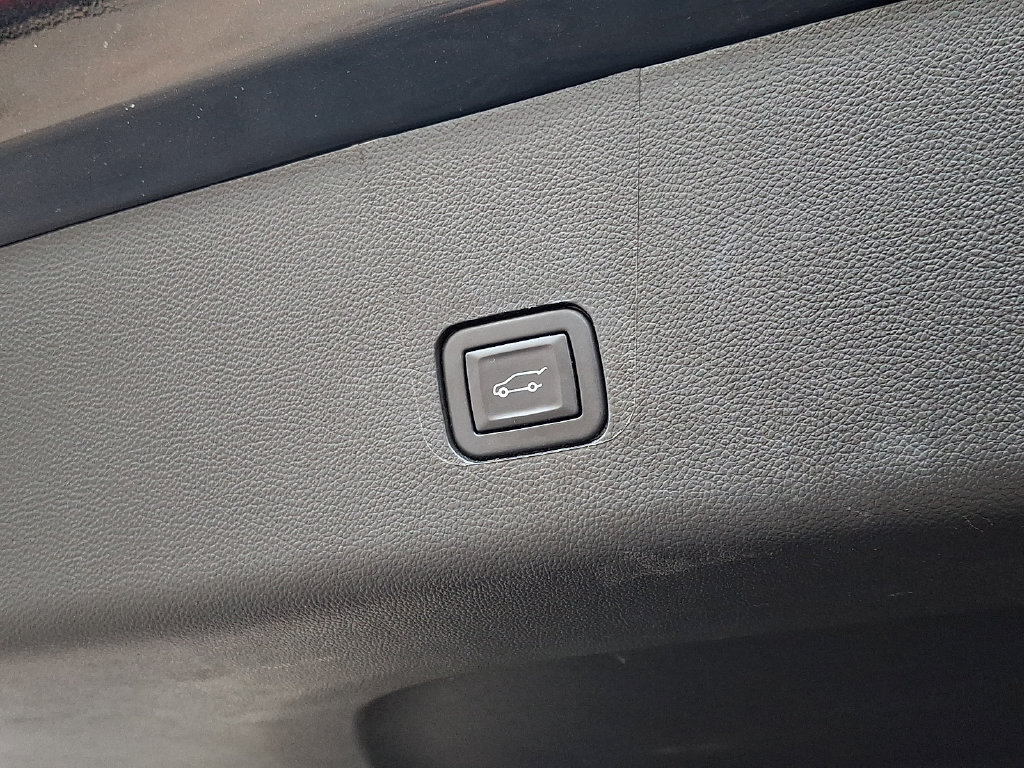 Used 2023 Chevrolet Traverse LT AWD/4WD image 28