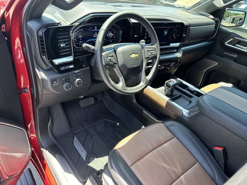 Used 2025 Chevrolet Silverado 1500 High Country w/ High Country Premium Package AWD/4WD image 11