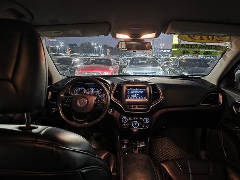 Used 2019 Jeep Cherokee Latitude Plus AWD/4WD image 24