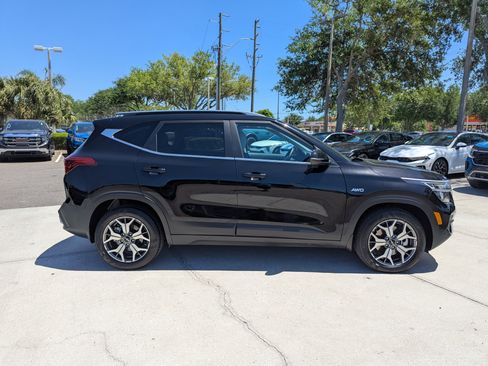Certified 2022 Kia Seltos EX AWD/4WD image 9