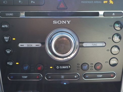 Used 2017 Ford Explorer Platinum image 24