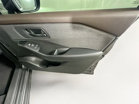 Used 2023 Nissan Rogue S FWD image 30
