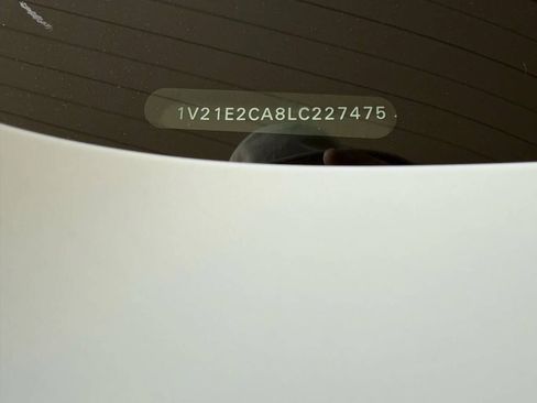 Used 2020 Volkswagen Atlas Cross Sport SE image 23