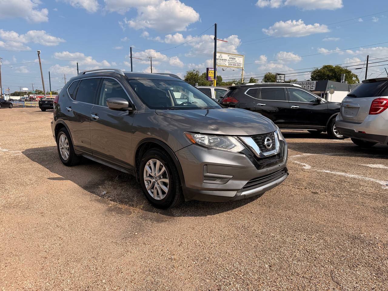 Used 2017 Nissan Rogue SV FWD image 4