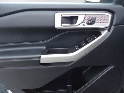 Used 2022 Ford Explorer Limited w/ Equipment Group 301A image 22