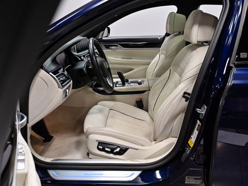 Used 2022 BMW ALPINA B7 xDrive AWD/4WD image 23