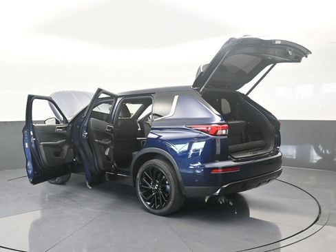 Used 2023 Mitsubishi Outlander SE image 83