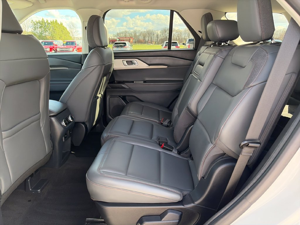 Used 2025 Ford Explorer Active w/ Active Comfort Package AWD/4WD image 29