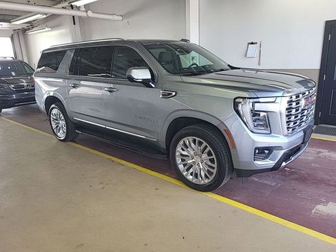 Used 2025 GMC Yukon XL Denali AWD/4WD image 7