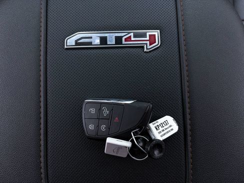 Used 2024 GMC Sierra 2500 AT4 w/ AT4 Preferred Package AWD/4WD image 30