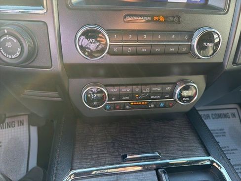 Used 2020 Ford Expedition Limited image 28