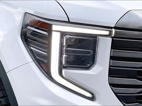 Used 2024 GMC Sierra 1500 AT4 w/ Technology Package image 28