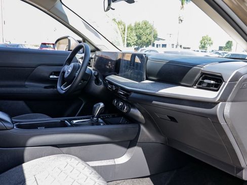 Used 2025 Nissan Kicks SV FWD image 19