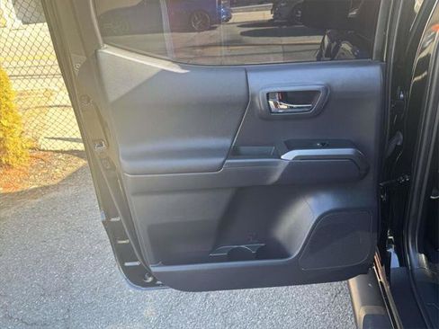 Used 2023 Toyota Tacoma TRD Sport image 10