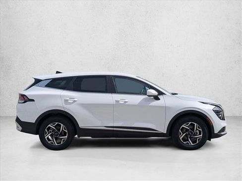 Used 2025 Kia Sportage LX FWD image 4