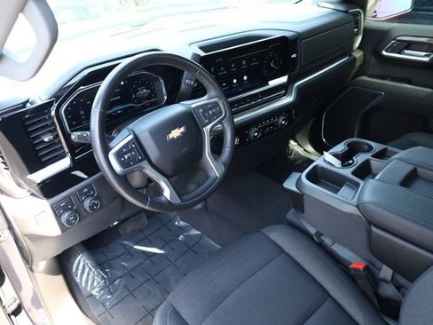 Used 2022 Chevrolet Silverado 1500 LT image 11