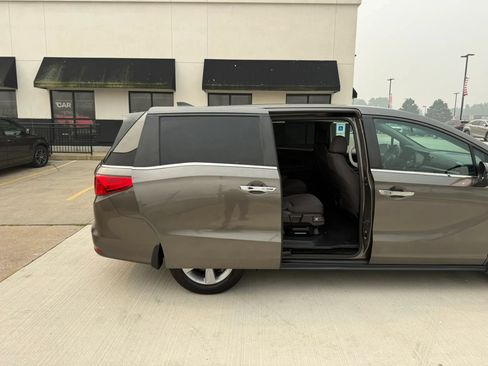 Used 2018 Honda Odyssey EX image 24