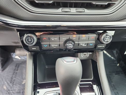 New 2026 Jeep Compass Latitude AWD/4WD image 17