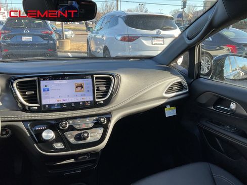 New 2026 Chrysler Pacifica Select image 15