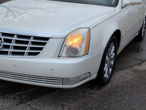 Used 2008 Cadillac DTS w/ Sun And Sound Package image 10