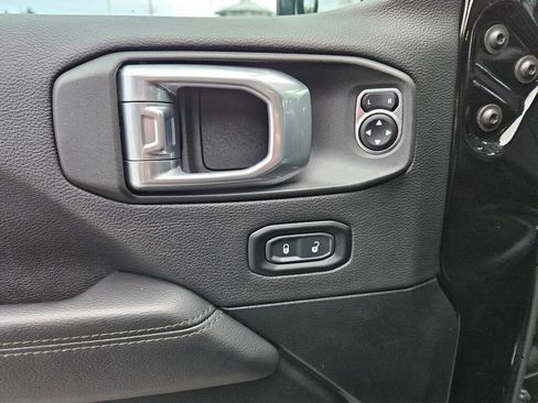 Used 2021 Jeep Wrangler Unlimited Sahara image 17