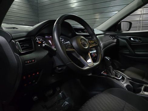 Used 2019 Nissan Rogue SV image 10