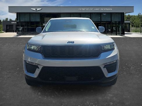 Used 2024 Jeep Grand Cherokee Limited w/ Luxury Tech Group II AWD/4WD image 2