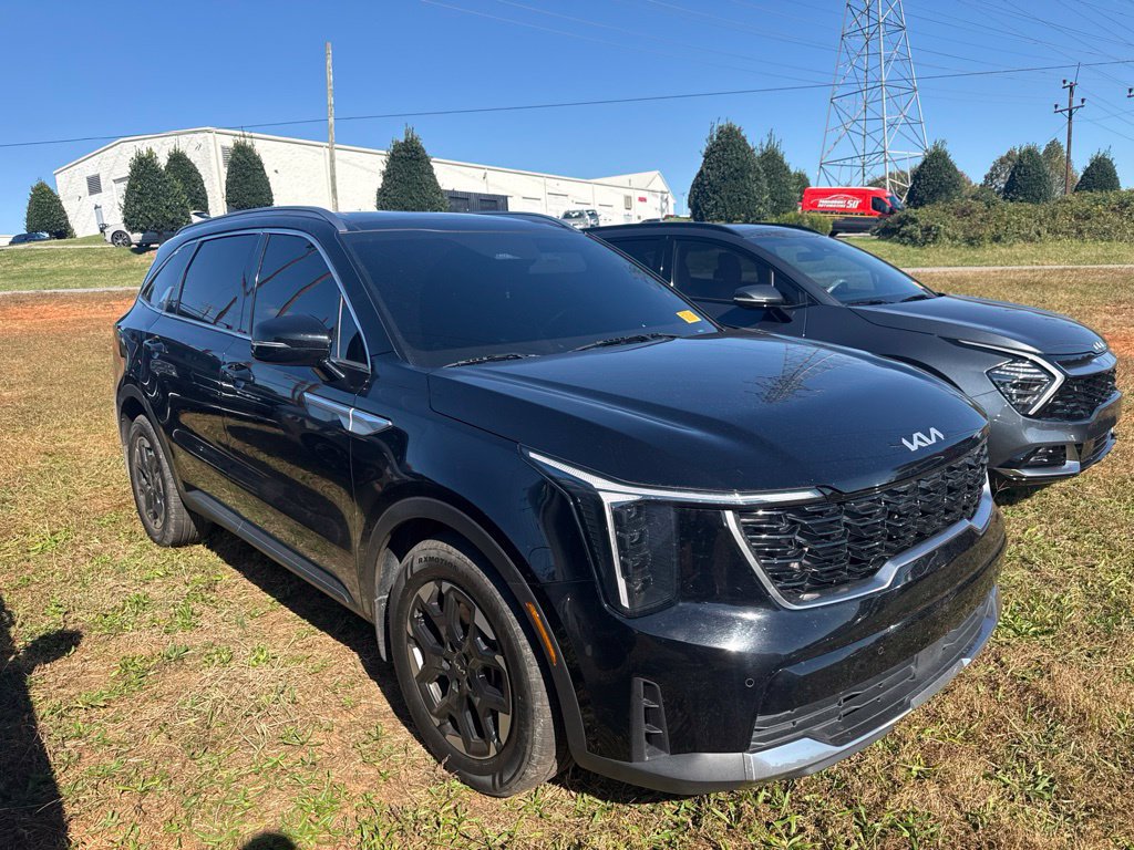 Used 2024 Kia Sorento S w/ Panoramic Sunroof Package FWD image 3