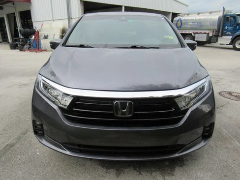 Used 2024 Honda Odyssey Touring image 3
