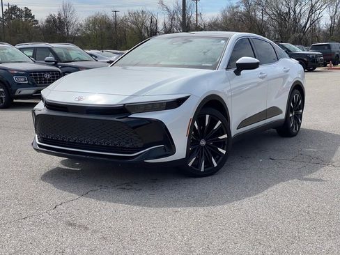 Used 2025 Toyota Crown Platinum image 3