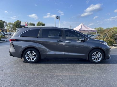 Used 2025 Toyota Sienna Limited AWD/4WD image 4