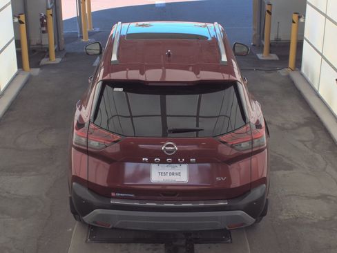 Used 2021 Nissan Rogue SV w/ Premium Package image 7